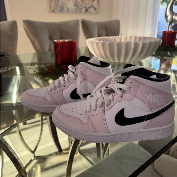 Air Jordan Mid 'Barely Rose' BQ6472-500 Women